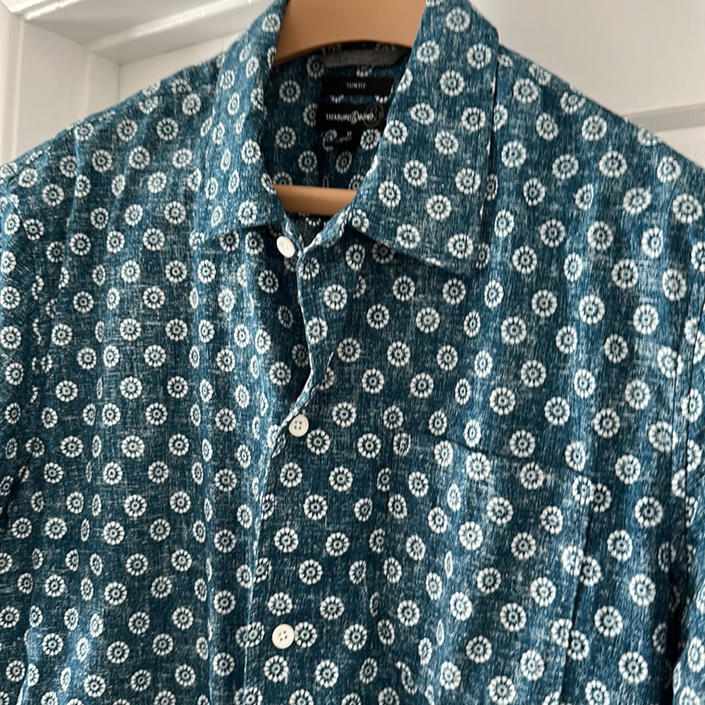 EUC Treasure & Bond trim fit men’s short sleeve button down shirt